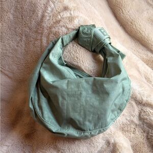 BAGGU Medium Crescent Bag in Seafoam | UO Exclusive